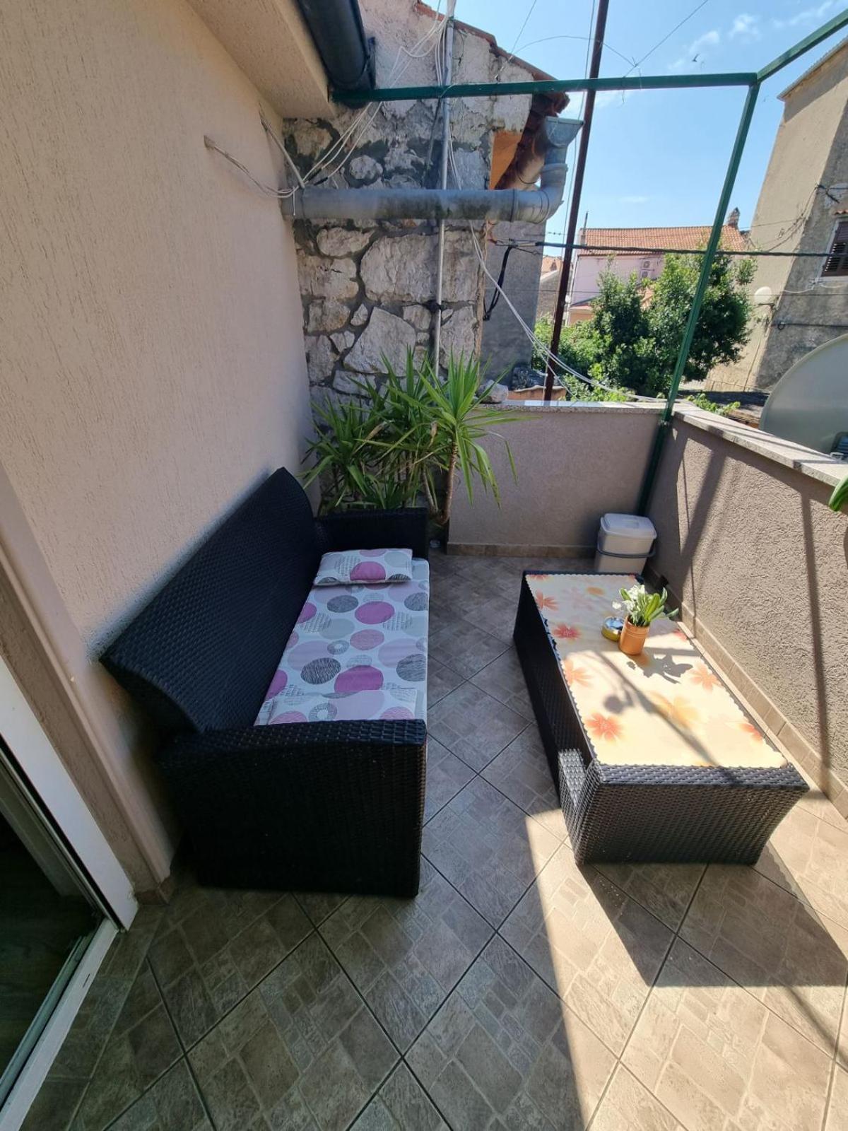 Apartment N&M Omišalj Exterior foto